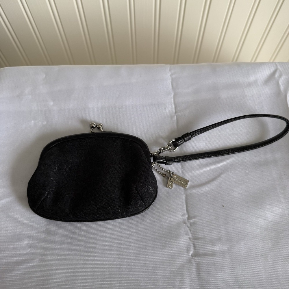 COACH VINTAGE BLACK AND SILVER KISS LOCK WRISTLET COIN PURSE/ MINI PURSE - Picture 1 of 15
